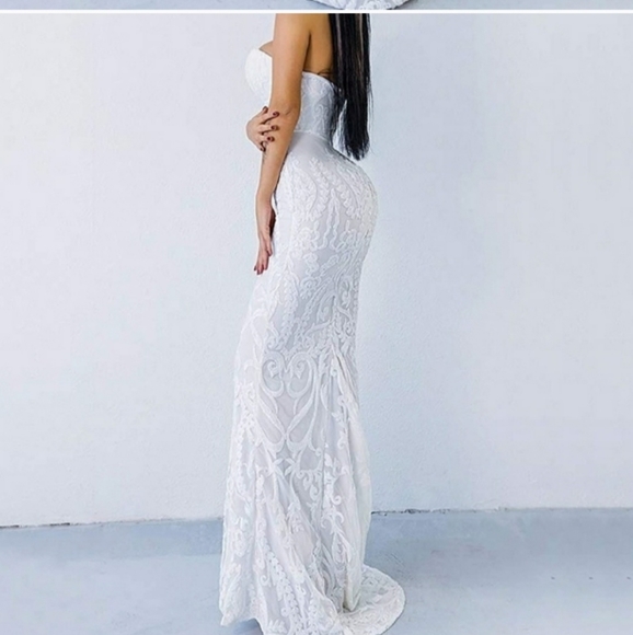 Sparkling white strapless dress with train - Picture 10 of 16